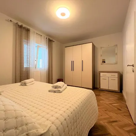 Apartment Makarska 公寓