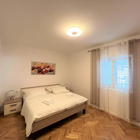 Apartment Makarska 公寓