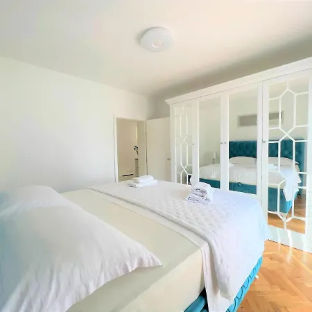 Apartment Makarska 马卡尔斯卡